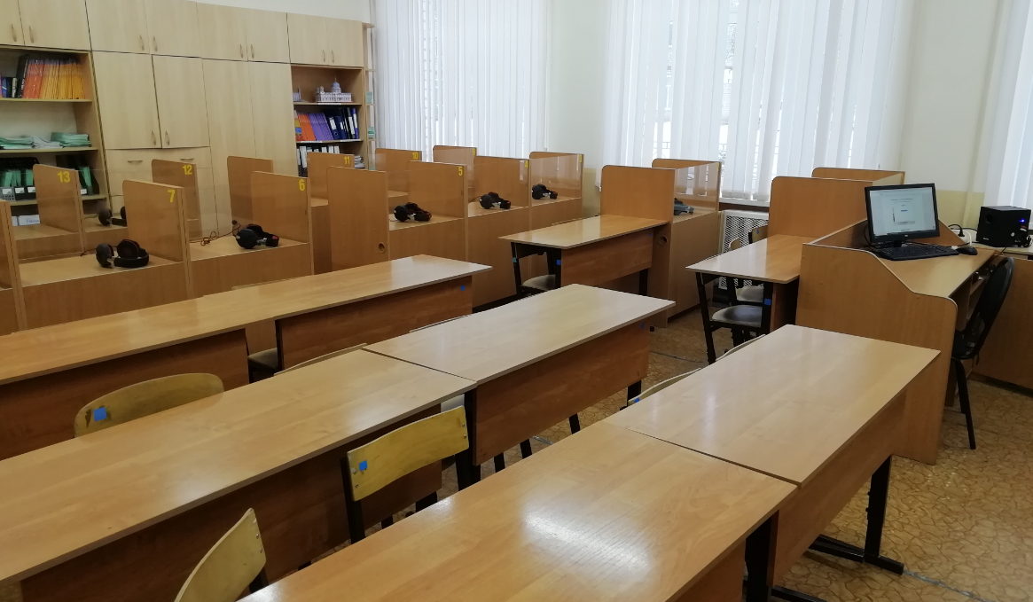 Лингафонный кабинет В апреле 2019 г. школа получила Грант Губернатора Оренбургской области за участие в конкурсном отборе общеобразовательных учреждений, внедряющих инновационные образовательные программы.