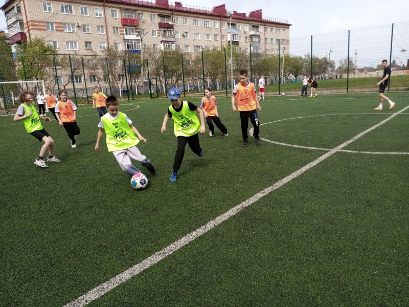 Первенство школы по мини-футболу, посвященный памяти героев ВОВ.